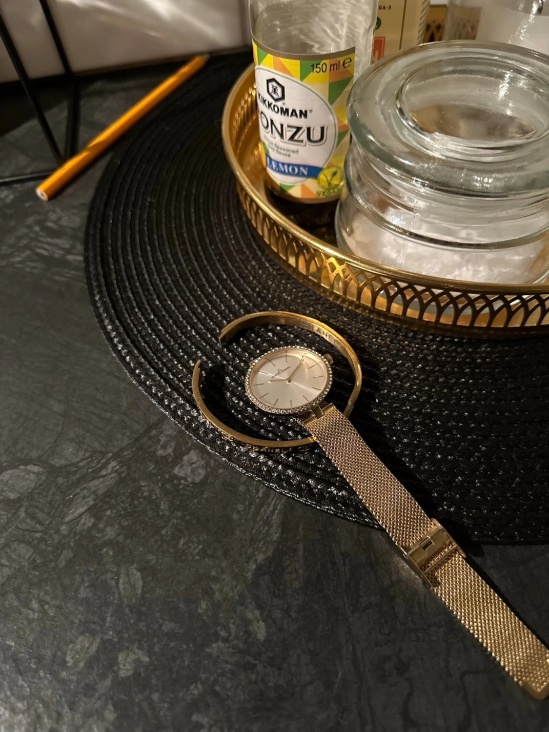 Guldig klocka från Jacques LeMans  - 1