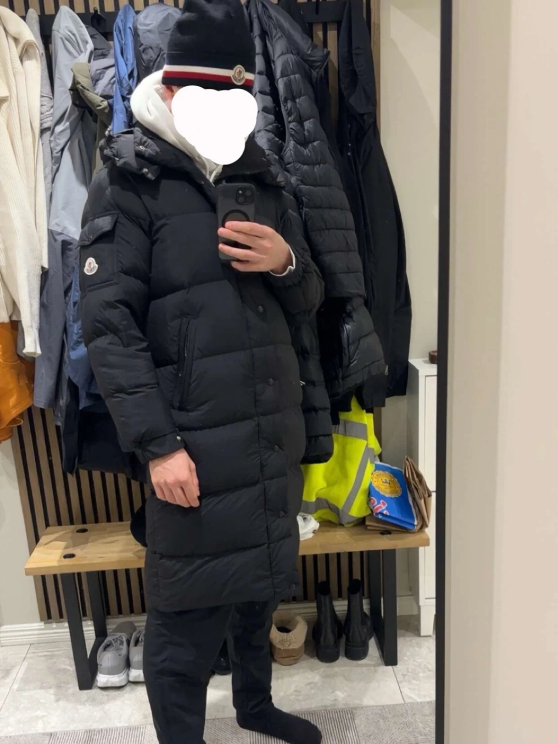 Svart lång dunjacka från Moncler