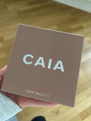CAIA Face Palette Classy - Säljer en CAIA Face Palette Classy oöppnad förpackning. Fick dubbel och behöver inte båda.