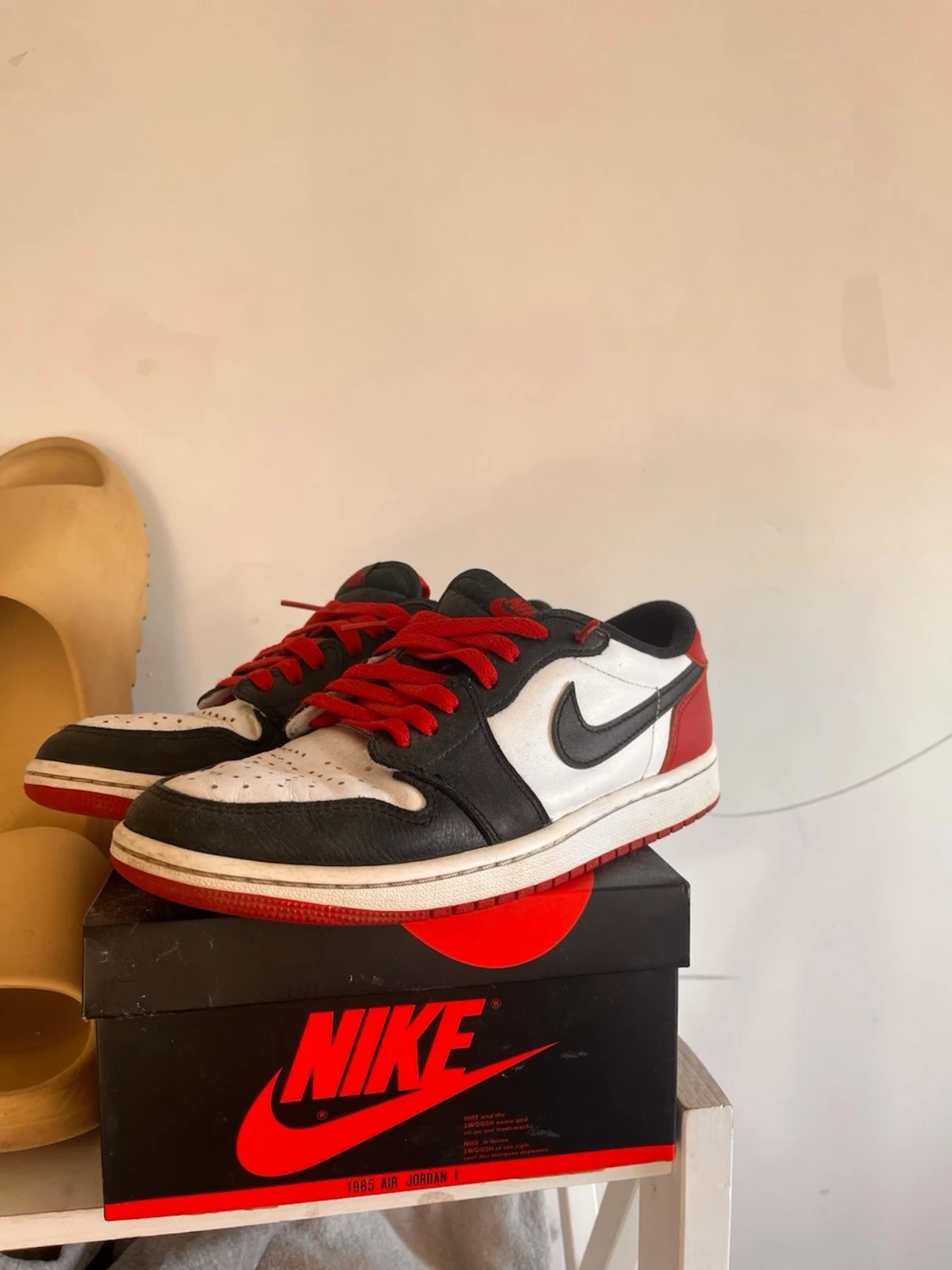 Nike Air Jordan 1 Low svart/röd/vit