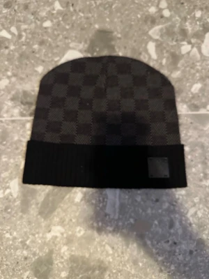 Monogram mössa - Helt ny