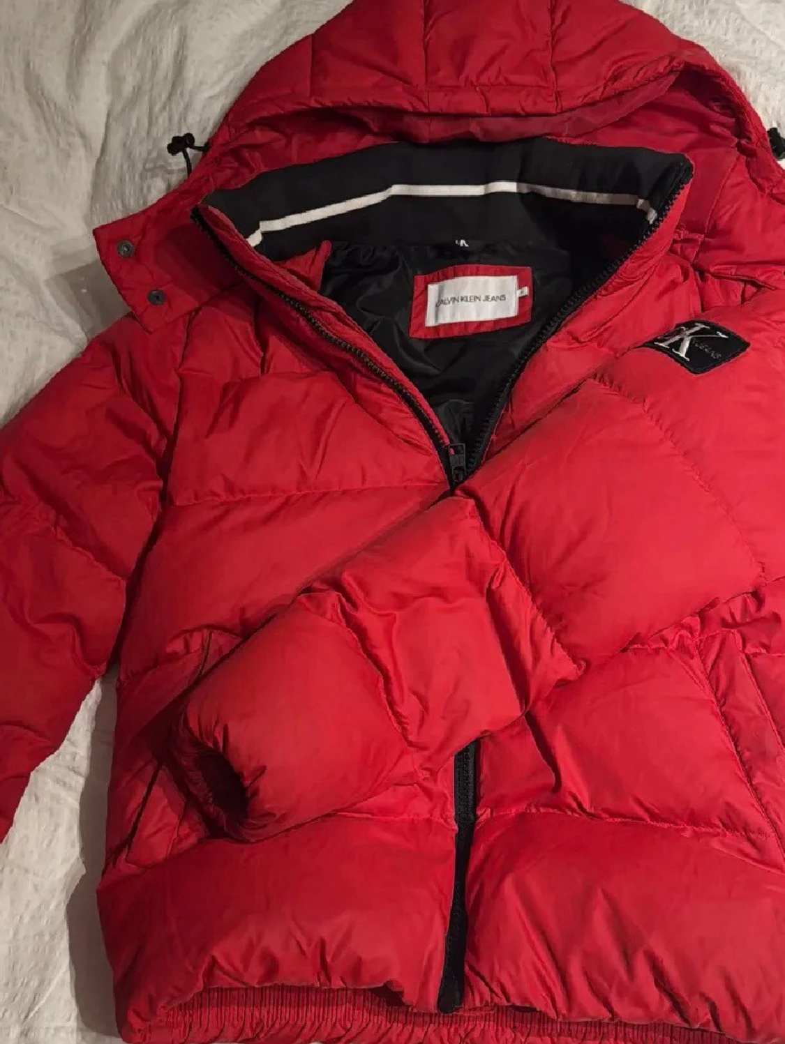 Röd pufferjacka från Calvin Klein  - 1