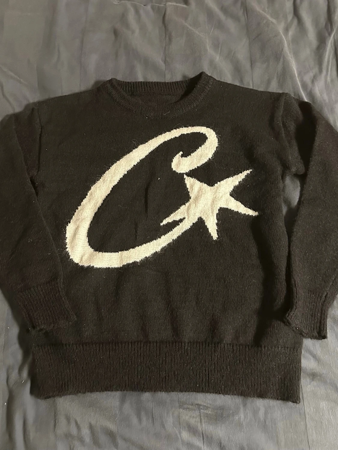 Svart stickad tröja med stjärntryck - 2