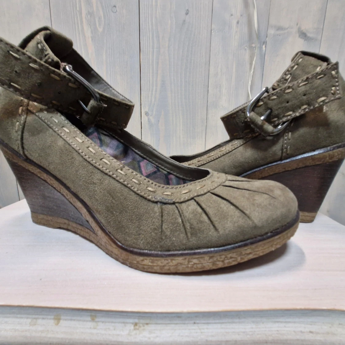 Olivgröna mocka kilklackar - 3