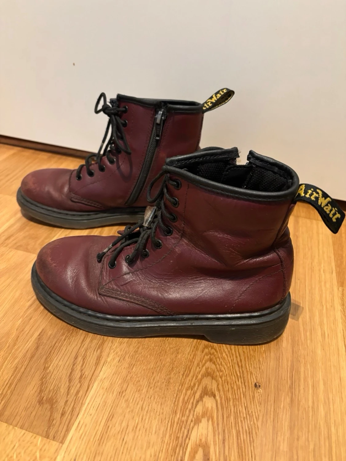 Vinröda Dr. Martens boots stl 35 - 3