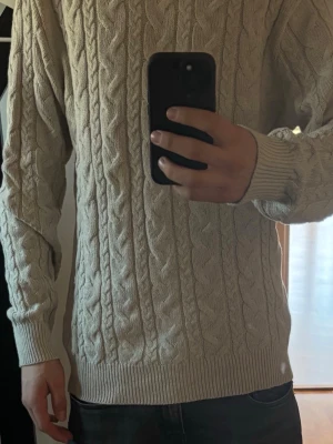 Stickad tröja  - Stickad tröja från lager 157 aldrig använd 