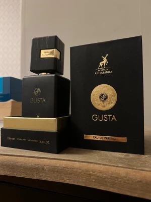 Maison Alhambra Gusta Eau de Parfum - Maison Alhambra Gusta Eau de Parfum. 100ml utan några sprayningar. 