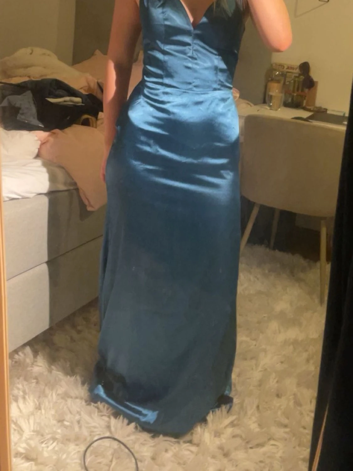 Blå långklänning med öppen rygg