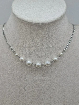 Handgjort halsband med pärlor  - Material-rostfritt stål. Liknande Maria Nilsdotters smycke.✏️Beteckningen för rostfritt stål – 201 – en lägre klass, kan reagera snabbare med vatten, parfymer och oxidera. #41