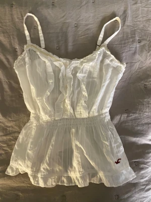 Hollister topp💞💞 - Säljer min fina sommar topp från Hollister, den är bra stick och har inga defekter. Storlek xs💞💞