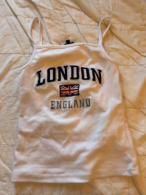 Linne - Jätte gulligt linne från London! Aldrig använt, står one size men jag skulle säga xs 