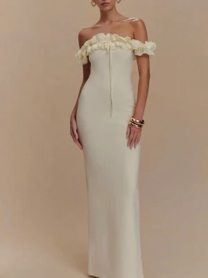 balklänning från meshki  - jättefin ljusgul balklänning som aldrig är använd med lappen kvar💖💖