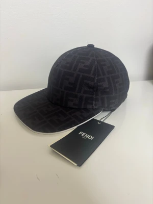 Fendi Cap - Fendi keps i nytt skick perfekt till sommaren | onesize | Fraktar samma dag om köp sker innan 22:00