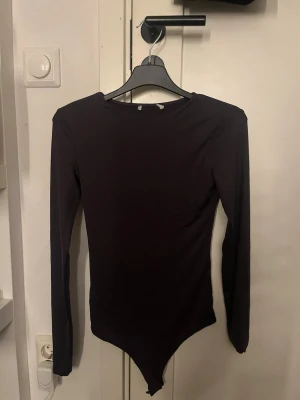 En snygg grå body från newyorker - Fin grå body från newyorker lappen är avklippt för den gjorde ont, bilderna blev dåliga!💞💞