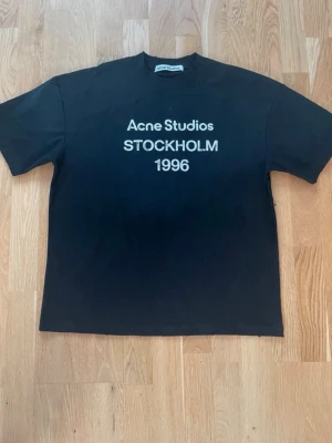 Svart t-shirt Acne Studios Stockholm - Svart T-shirt från Acne studios