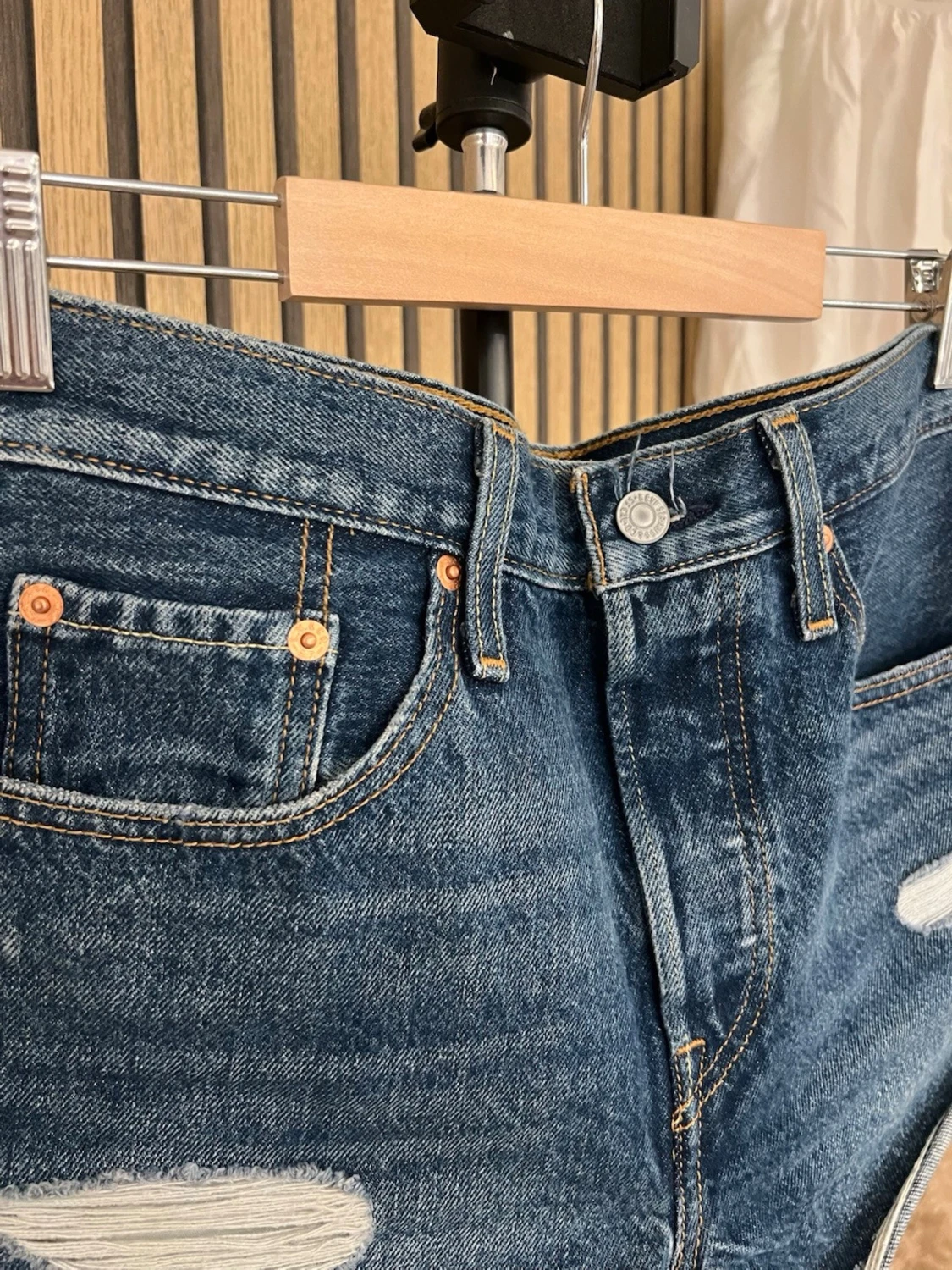 Levi's blå jeansshorts med slitningar - 2