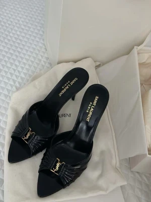 Svarta Saint Laurent sandaler - Kommer snart!! Går att reservera✨