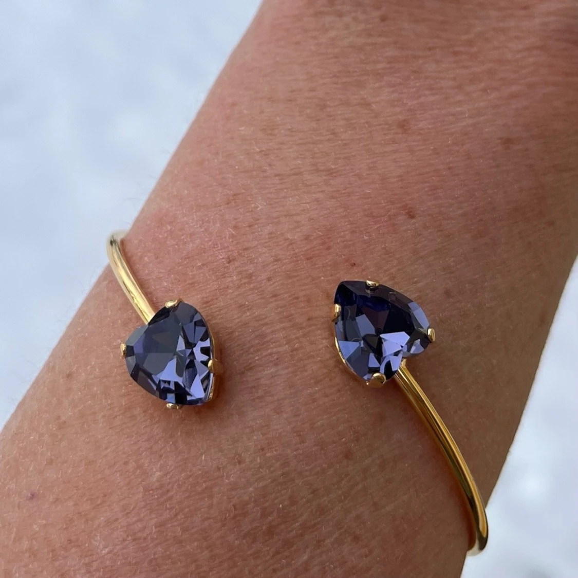 Armband, Bangle, guldpläterad hjärt kristaller.  - 1