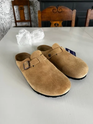Birkenstock Boston taupe - Birkenstock Boston i nyskick! Storlek 43 skriv vid funderingar
