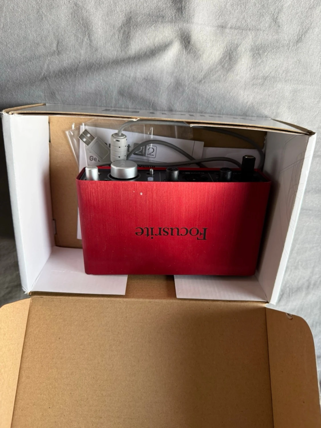 Focusrite Scarlett 2i2 ljudkort - 1