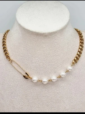 Handgjort halsband inspirerat av Maria Nilsdotter  - Unikt halsband. Material-rostfritt stål. Liknande Maria Nilsdotters smycke.