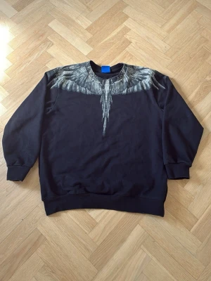 Marcelo Burlon tröja - Be gärna i dm om fler bilder på tröjan😁.   Ny utan kvitto