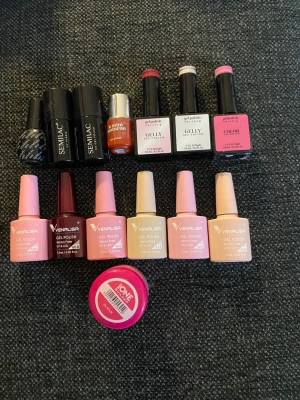 Gellack och builder gel, le mini macaroni, Semilac, Venalisa, Silcare, Gel polish factory - Ett gäng oanvända gellack. Jättefina färger! OBS! Den sista rosa färgen är använd och Silcare builder gel är endast öppnad men oanvänd (se bilder). Resten är nya och oanvända! 
