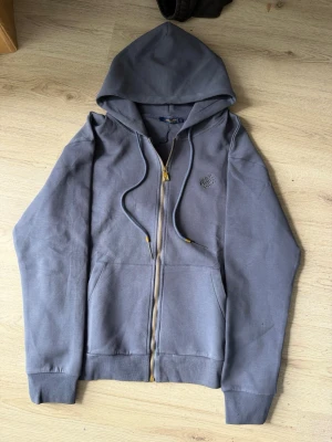 lLv navy blue zipper - Size M, true to size. Just as new, with no signs of use. Very good quality