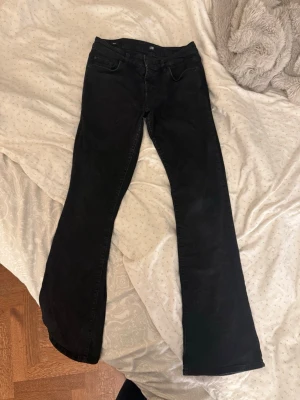 Ltb jeans - Jättesnygga ltb jeans i storlek 29x34! Lågmidjade och bootcut modell, lite urtvättade men annars i fint skick 💓💓