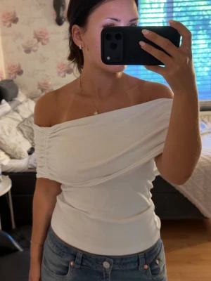 Off shoulder topp - Super söt offshoulder, strechit material
