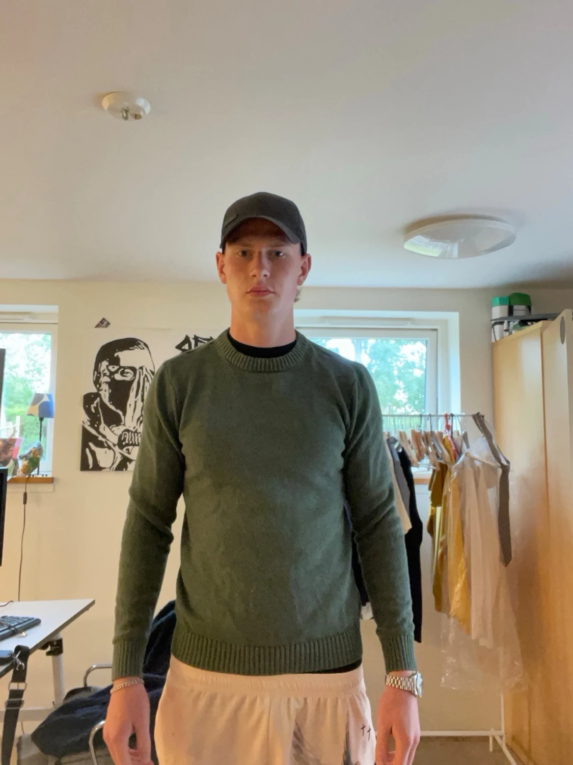 Grön stickad tröja med rund hals - 1