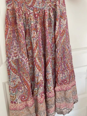Mönstrad långkjol från MARTA - Populär lång kjol från Marta i storlek ” One size”. Kjolen är i nytt skick, använd 1 gång. ❤️