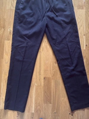 Svarta kostymbyxor - Kostymbyxor, lite mer casual fit.