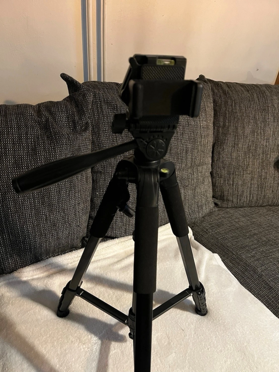 Svart kamerastativ i metall - 2