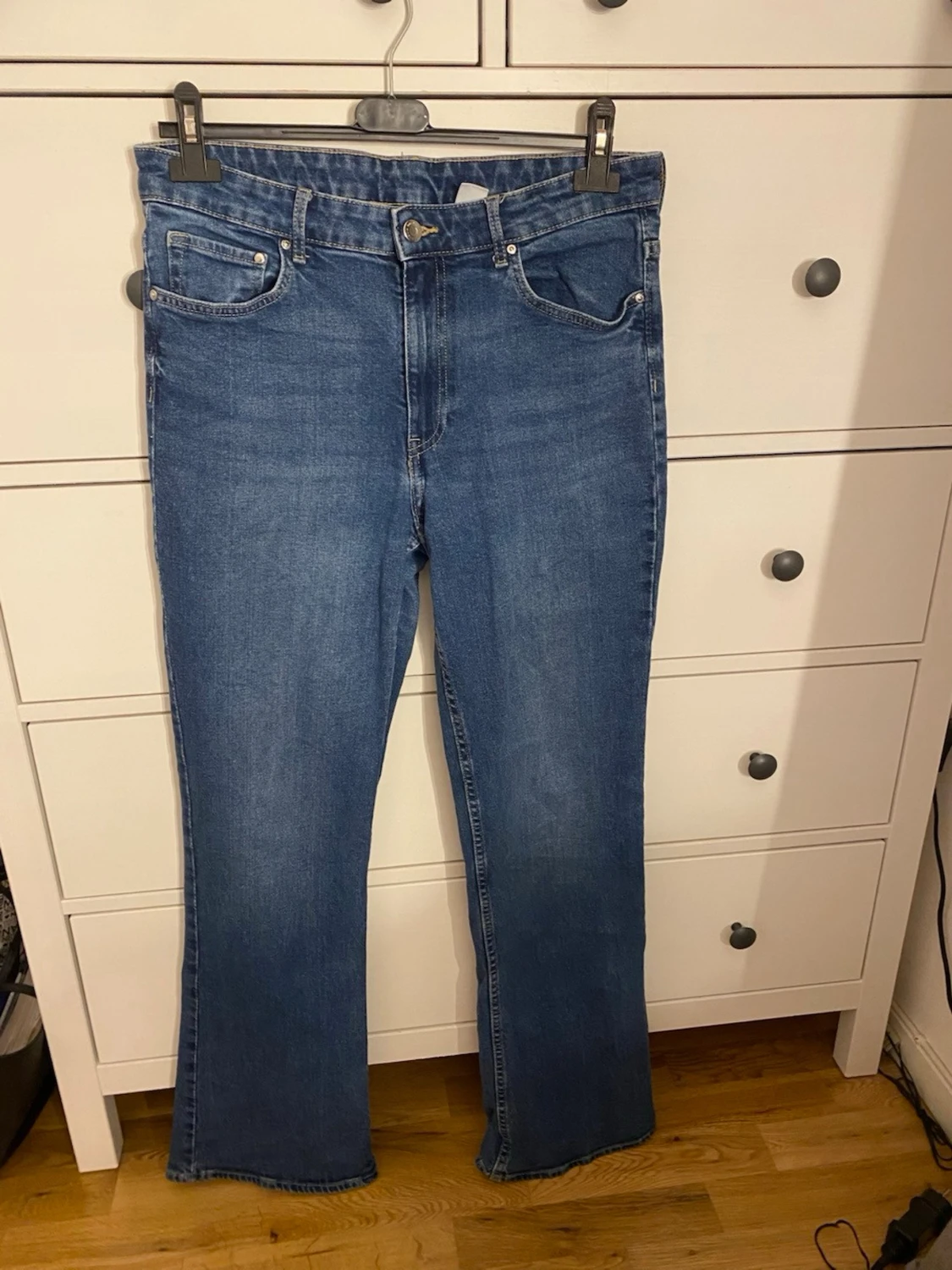 Blå bootcut jeans