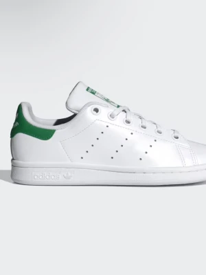 Skor  - Stan smith skor.Helt ny. Med kartong och helt oöppnad. Kan inte retunera. Har sänkt priset lite så den säljs. 