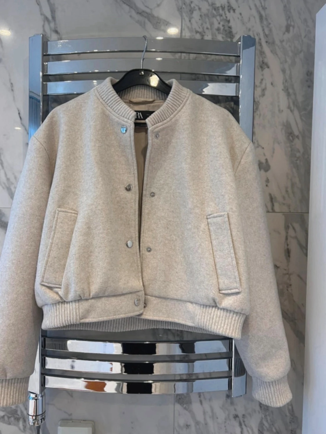 Beige bomberjacka från H&M - 1