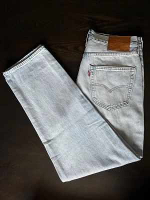 Helt nya ljusblåa Levi’s jeans   - Storlek: W31 L32 KOM MED BUD OCH FRÅGOR! KOLLA MIN PROFIL FÖR FÖER LEVI’S JEANS! 