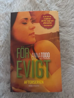 För evigt av Anna Todd - Säljer boken 'För evigt' av Anna Todd, fjärde delen i Afterserien. Perfekt till dig som gillar ungdomskärlek och drama. Svensk text. 