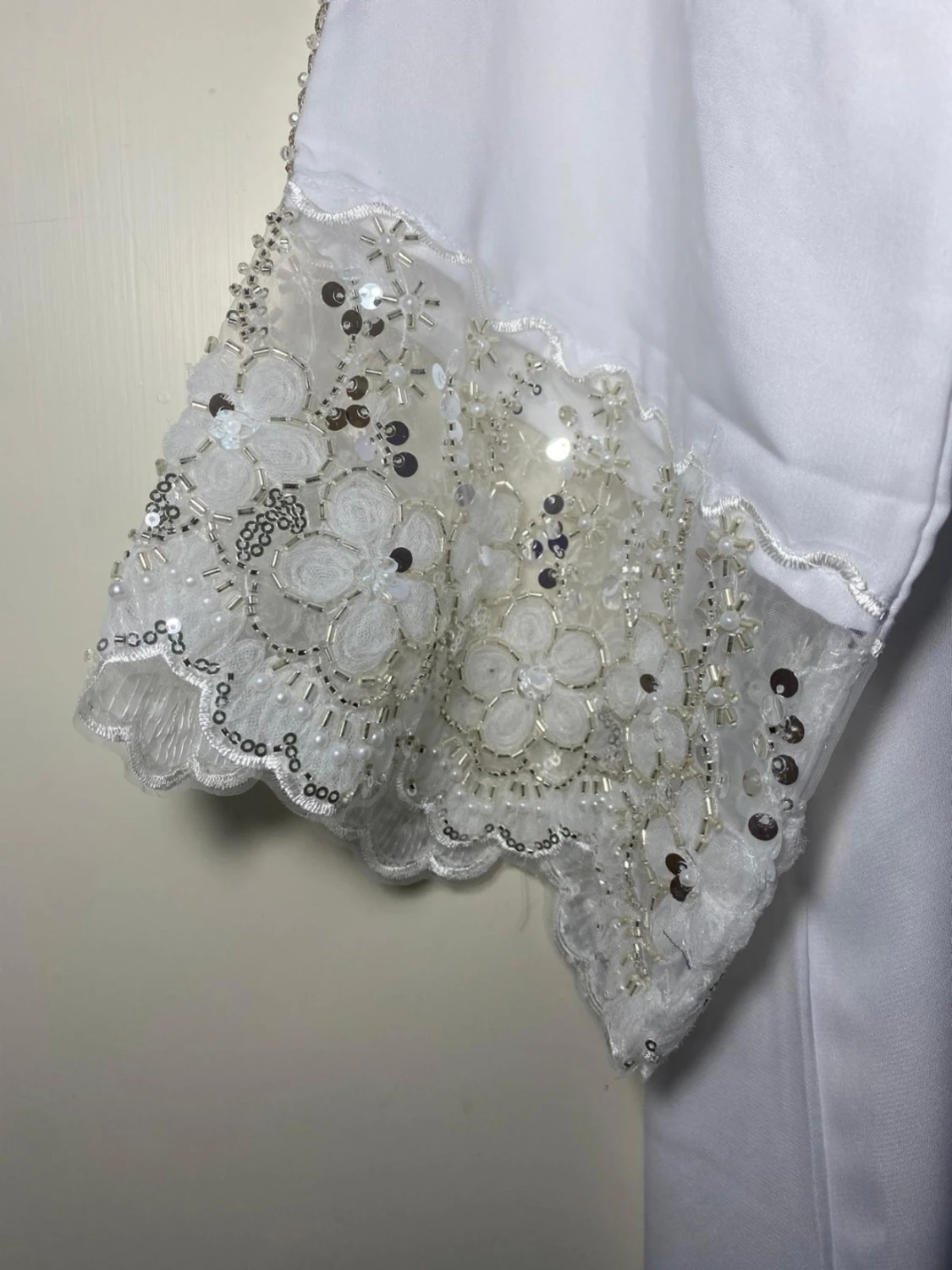 Vit abaya  - 2