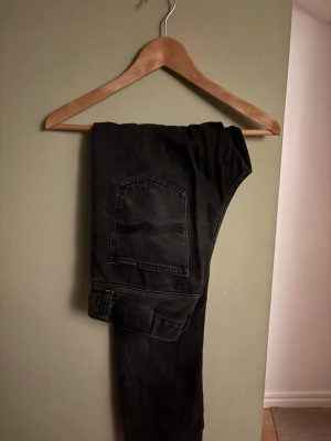 Steady Eddie II - Kvalitiva byxor i svart färg går aldrig fel till något tillfälle. Skick 9/10