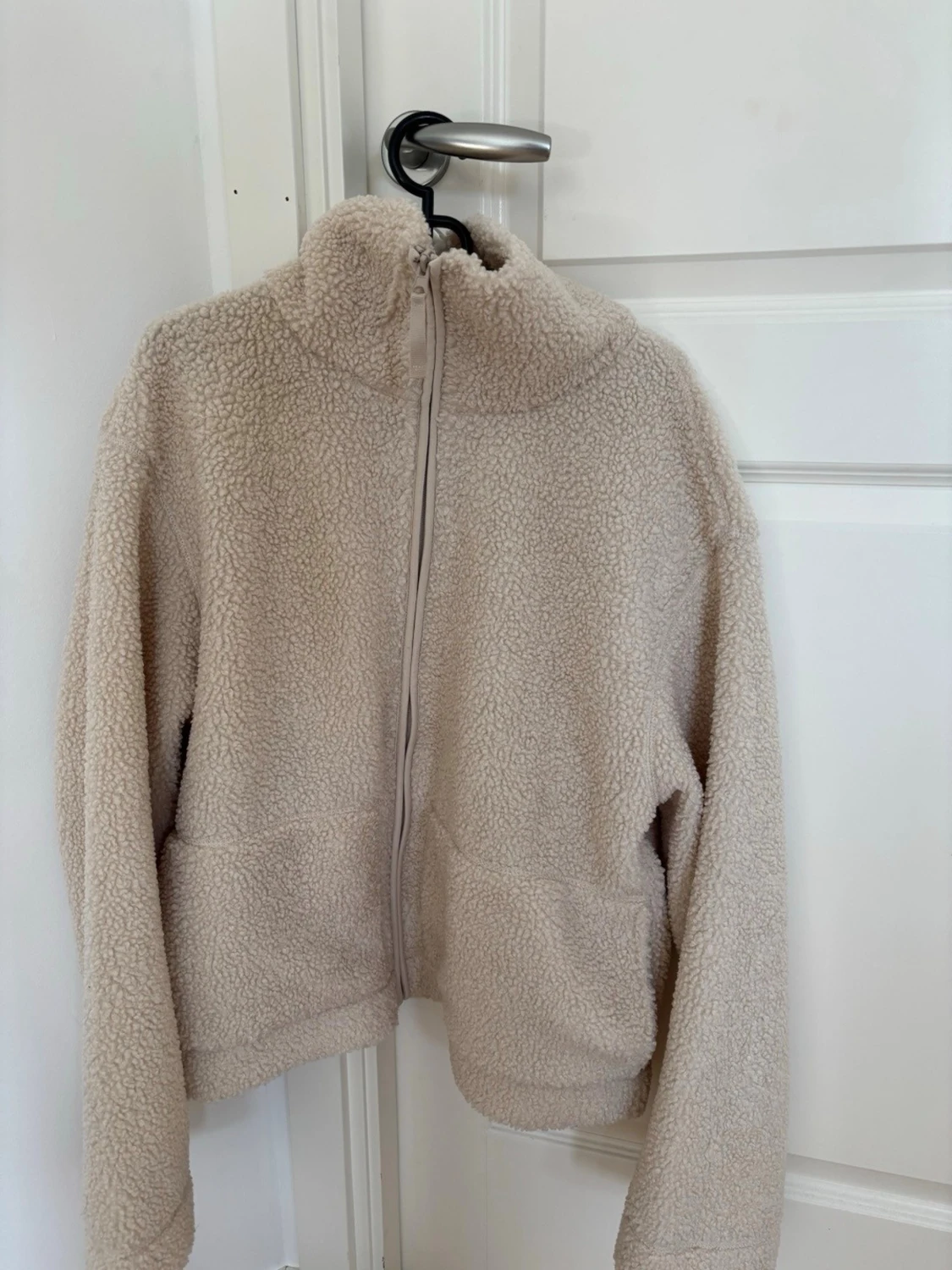 Vit/Beige teddyjacka med dragkedja