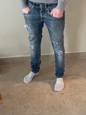 Dondup George  - Halloj nu säljer jag ett par lite schysstare par dondup jeans i modell George | storlek W 31 | hör gärna av er om ni har några funderingar😁