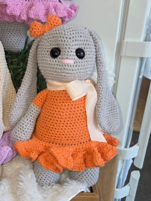 NY Virkad Kanin höjd 25 - 26 cm - Virkade Kaniner Höjd ca 25 - 26 cm . Säkerhetsögon  Virkade i bomullsgarn och stoppade med kuddfyllning 