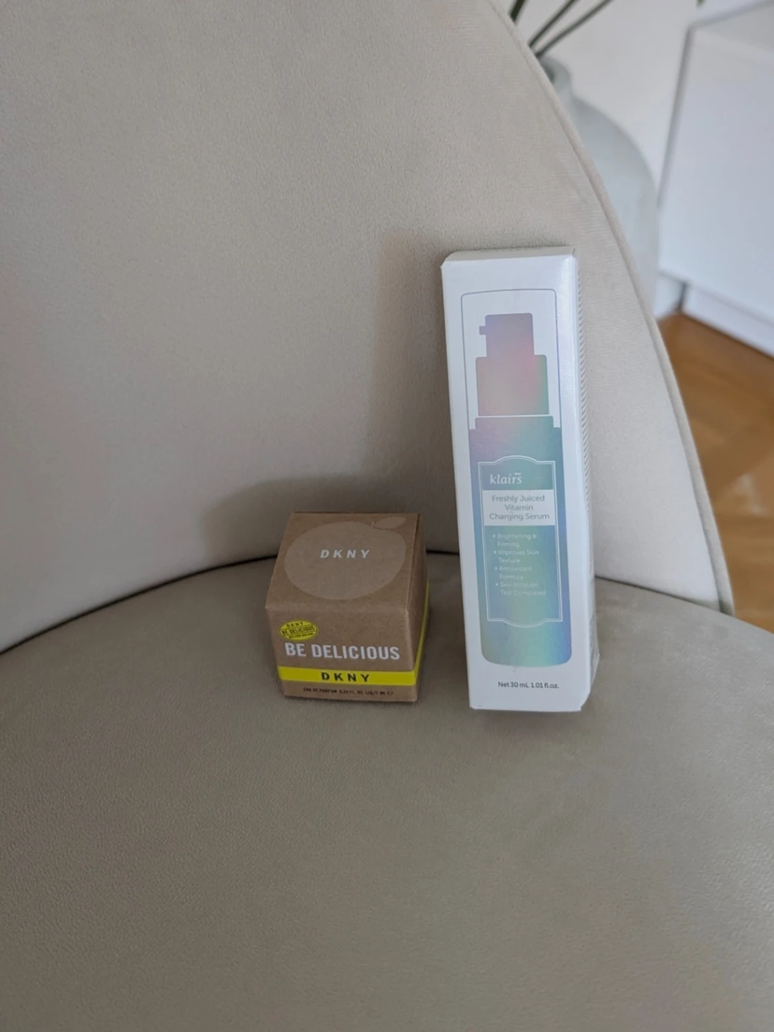 DKNY Be Delicious parfym och Klairs serum