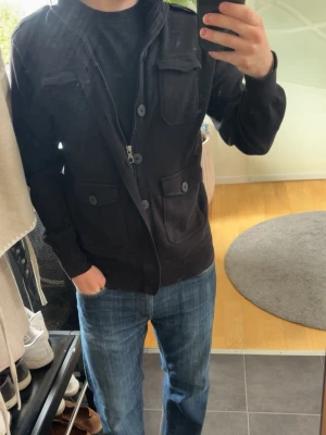 Svart overshirt tröja - Säljer min svarta overshirt tröja från märket NEXT