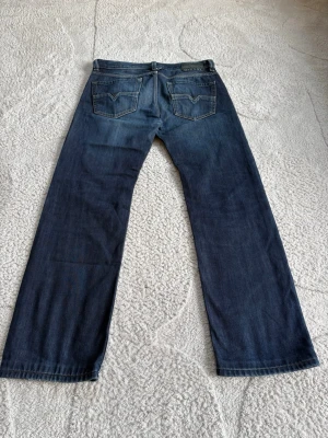 Diesel jeans - Vintage Diesel jeans  Model : Larkee Måtten finns på sista bilden:) Öppen för pris förslag och frågor🤩!
