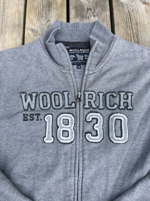 Archive woolrich cardigan M - Galet snygg woolrich tröja storlek M. Hör av er vid minsta fundering