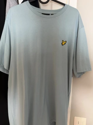 Lyle&scott t shirt  - Använd 2 gånger, säljer då den är för liten 