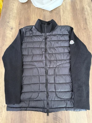  Moncler cardigan  - Storlek XL passar även  L 